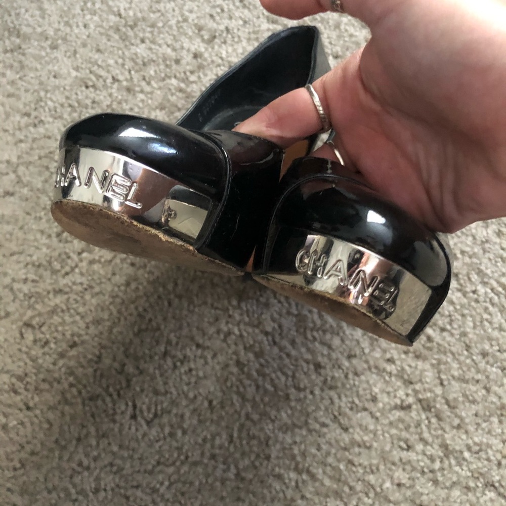 Chanel Black Patent Leather Pumps - Picture 4 of 8